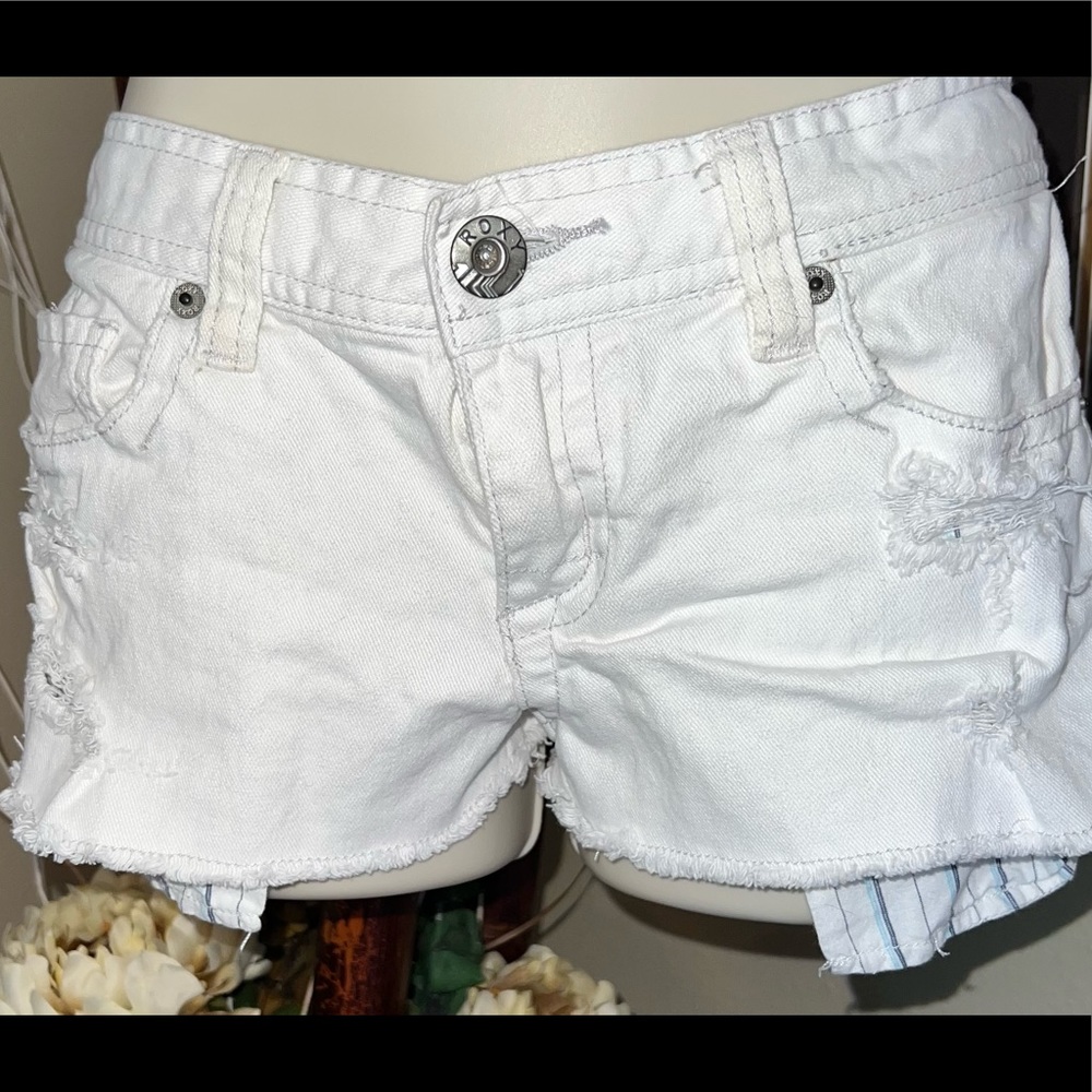 NWOT Roxy Distressed White Cut-off Shorts in size 3